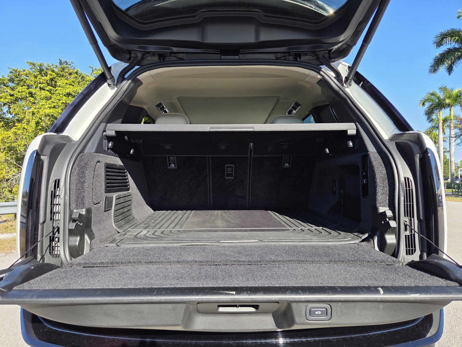 Used 2023 Land Rover Range Rover SE image 16