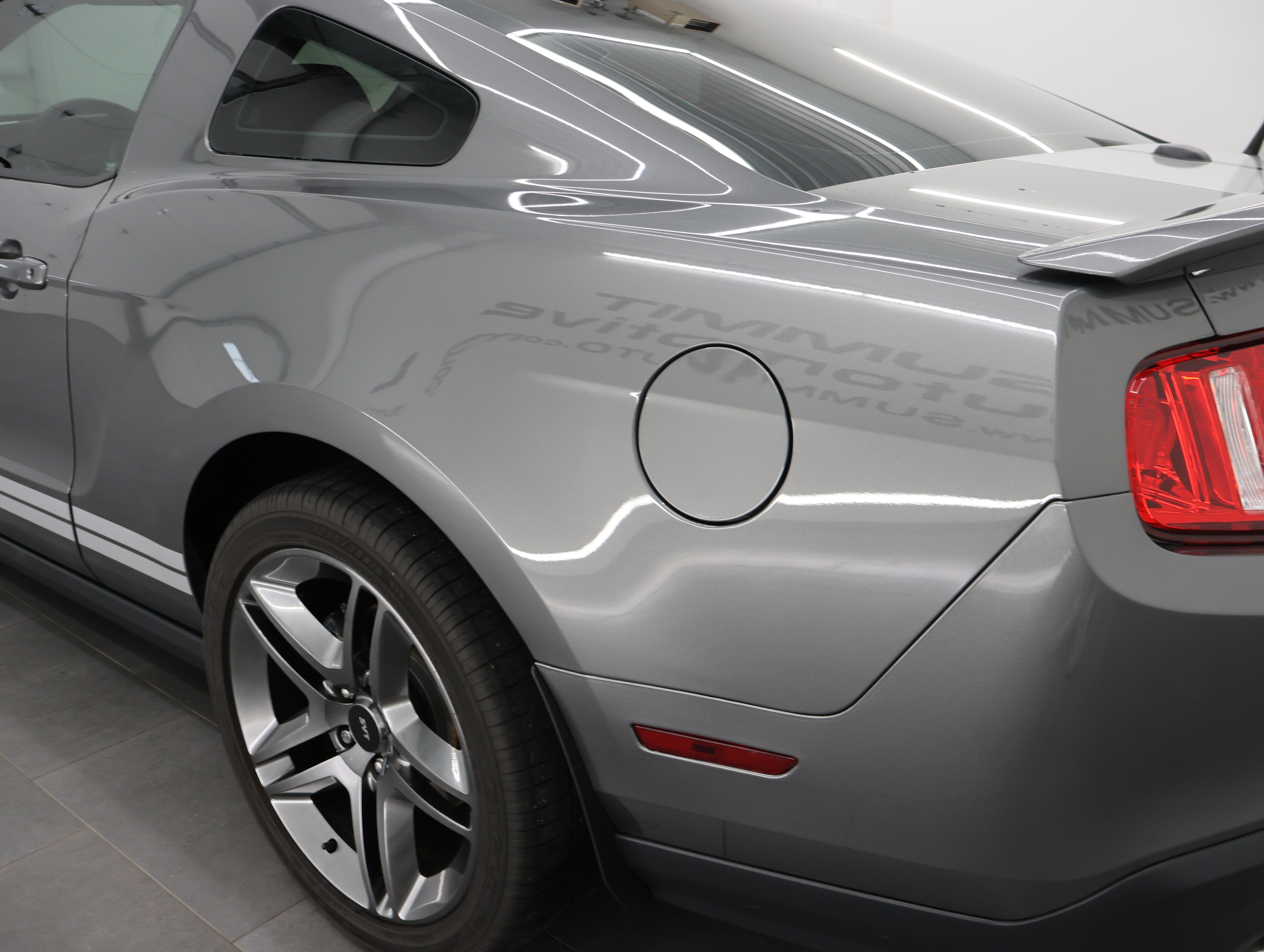 Used 2011 Ford Mustang Shelby GT500 RWD image 31