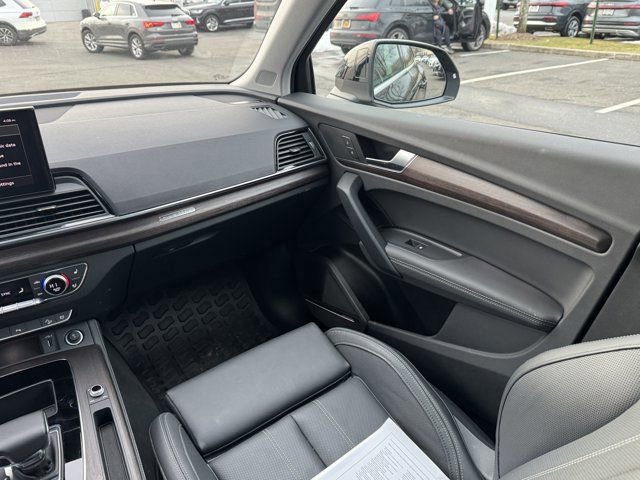 Certified 2025 Audi Q5 2.0T Premium Plus w/ Premium Plus Package AWD/4WD image 14