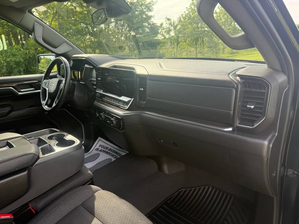 Used 2023 Chevrolet Silverado 1500 LT AWD/4WD image 22