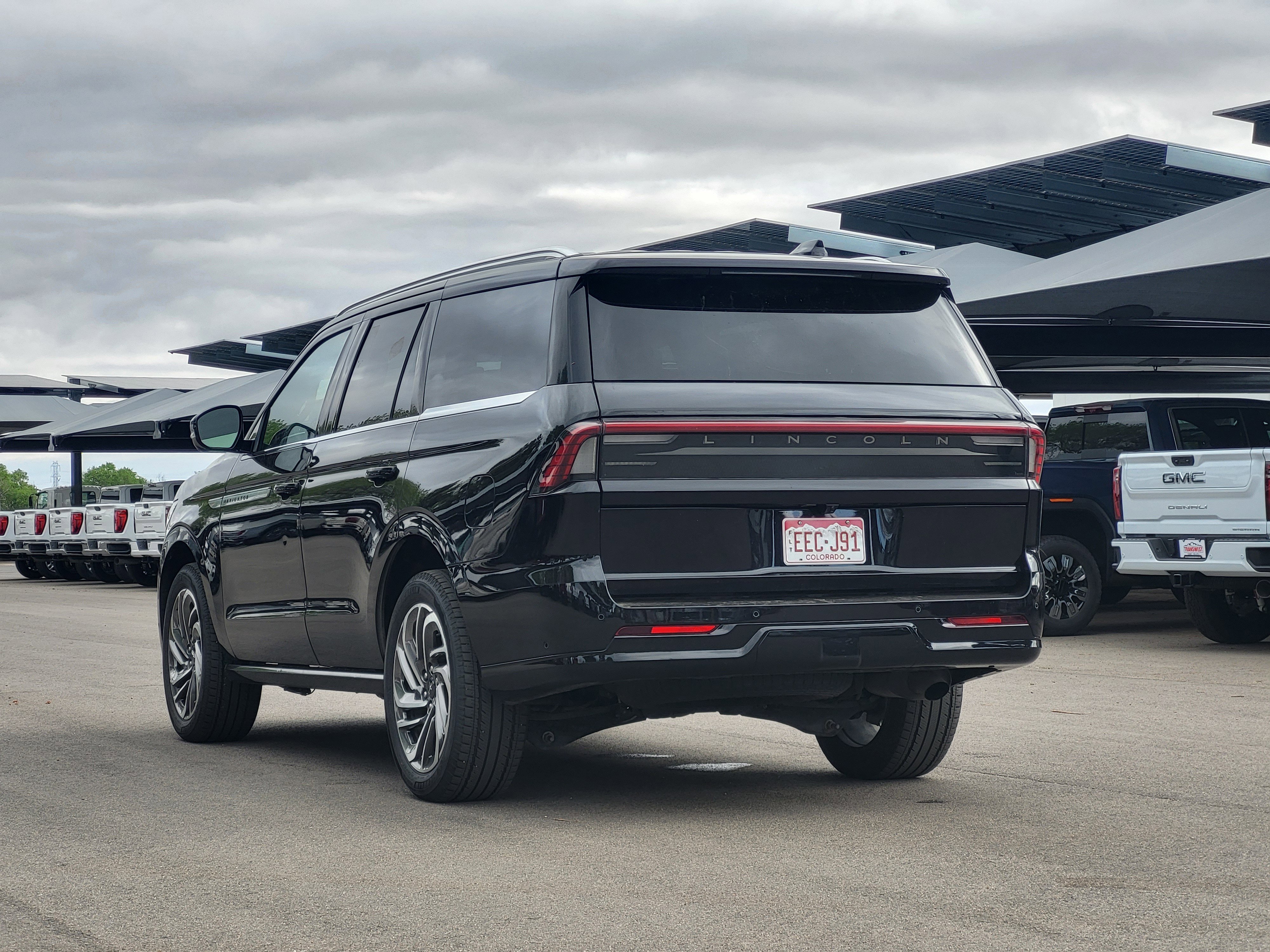 Used 2025 Lincoln Navigator Reserve image 5