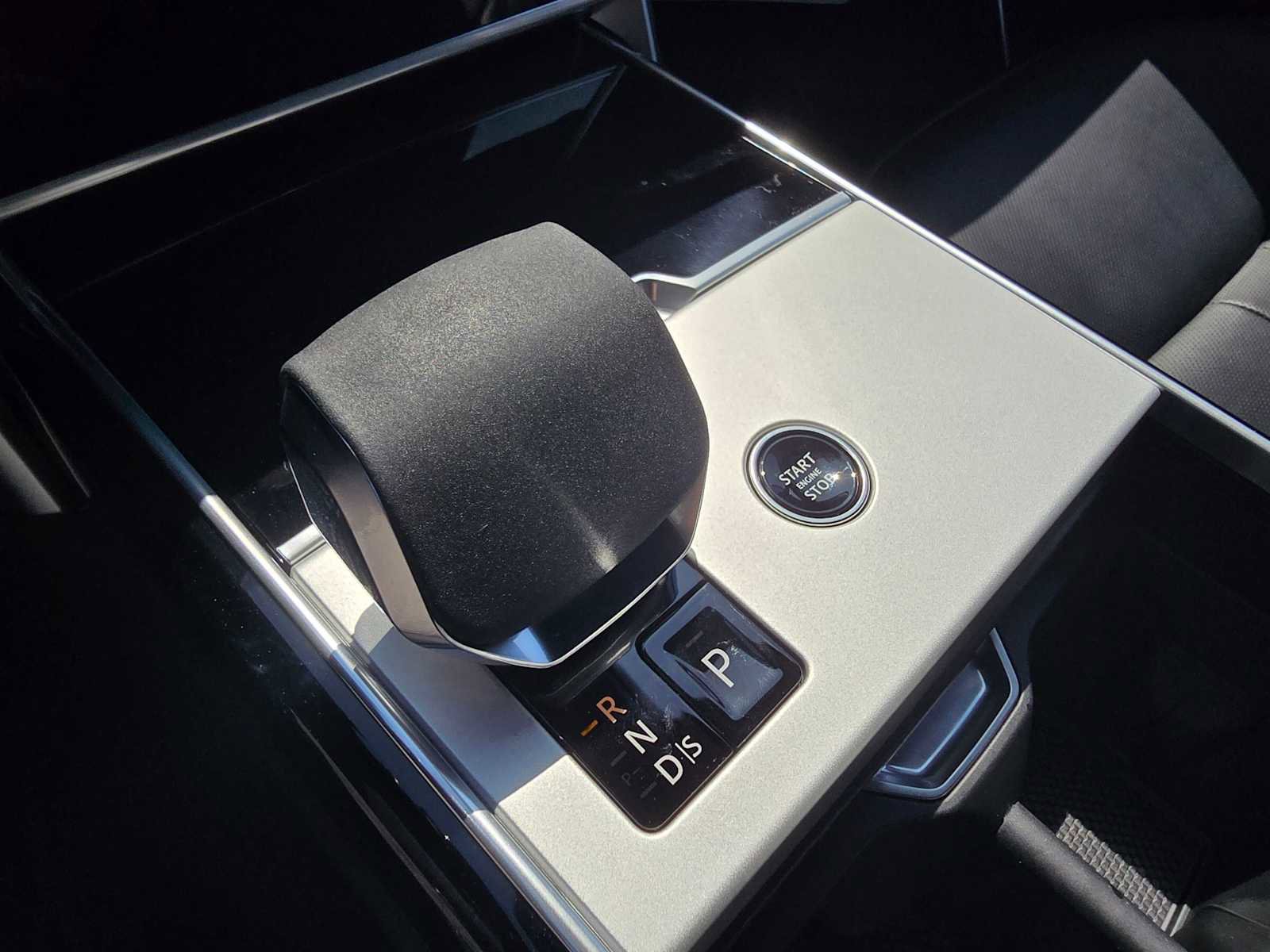 New 2025 Land Rover Range Rover SE image 30