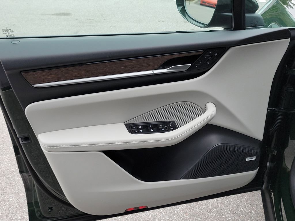 New 2026 Porsche Macan Electric RWD image 24