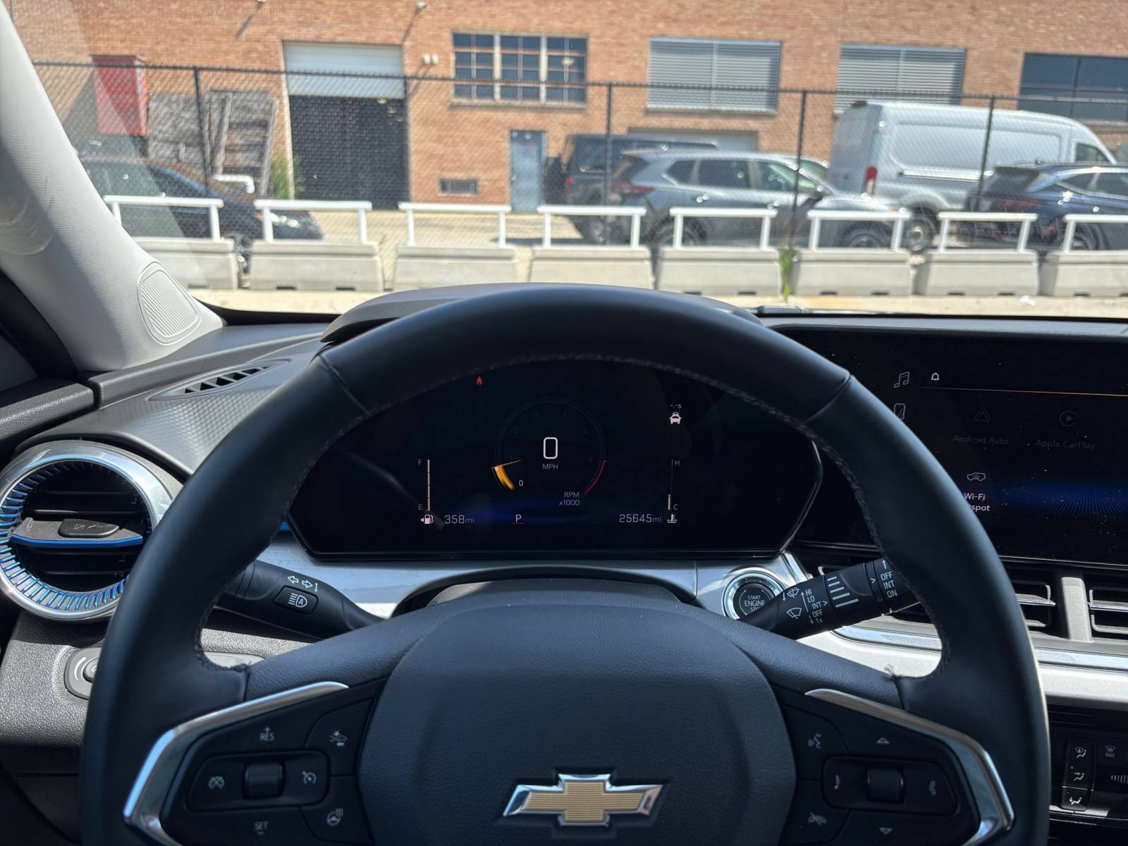 Used 2025 Chevrolet Trax LT w/ LT Convenience Package FWD image 33