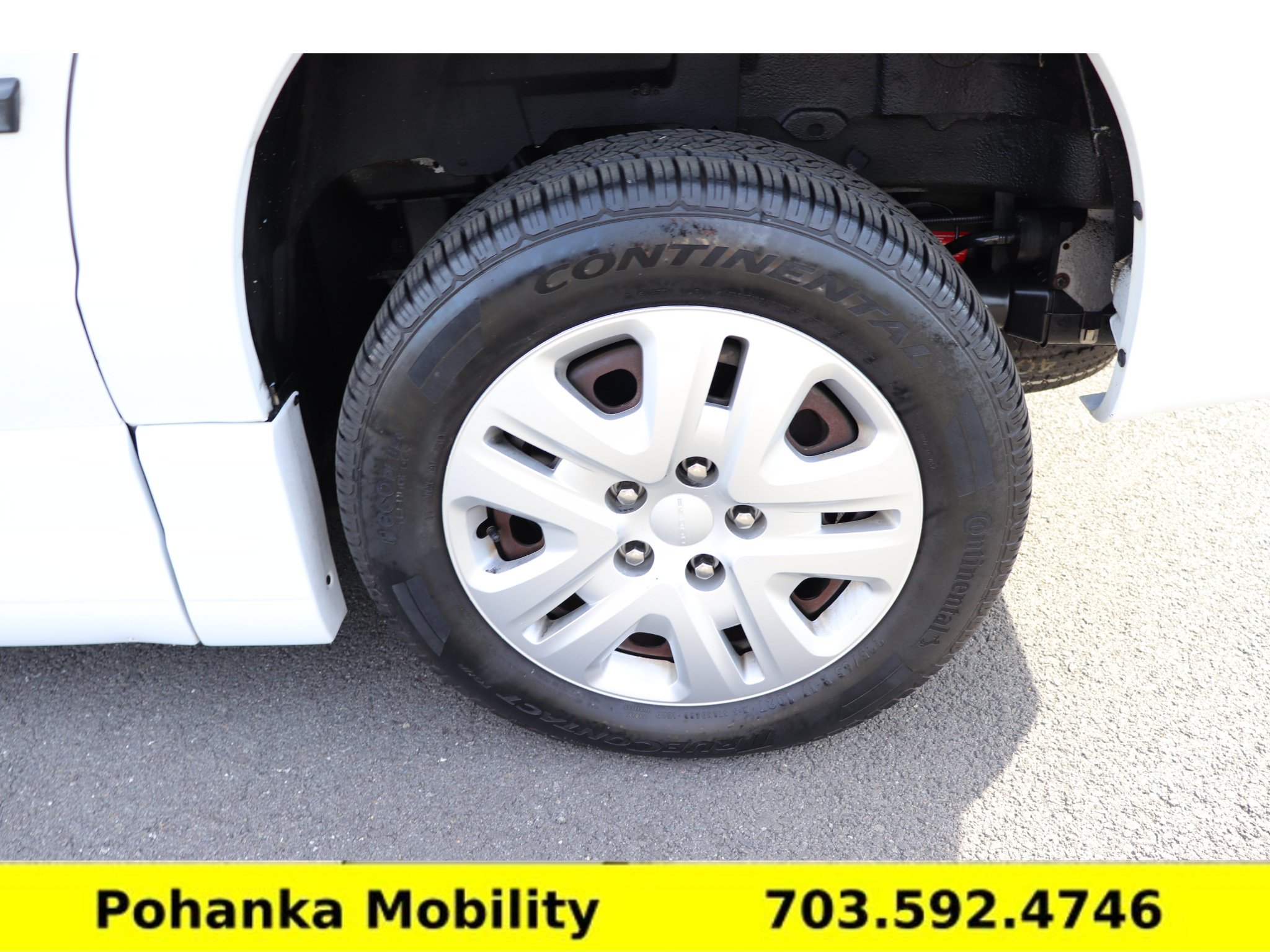 Used 2015 Dodge Grand Caravan American Value Package FWD image 23