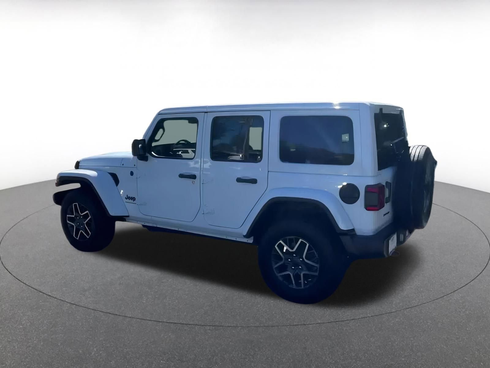 Used 2025 Jeep Wrangler Sahara image 10