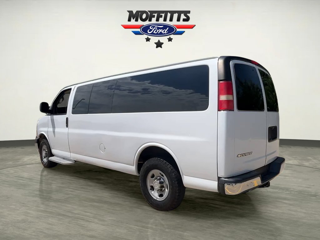 Used 2017 Chevrolet Express 3500 LT w/ LT Preferred Equipment Group RWD image 3