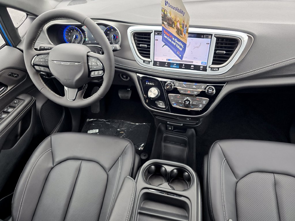 Used 2027 Chrysler Pacifica Select w/ S Appearance Package FWD image 16