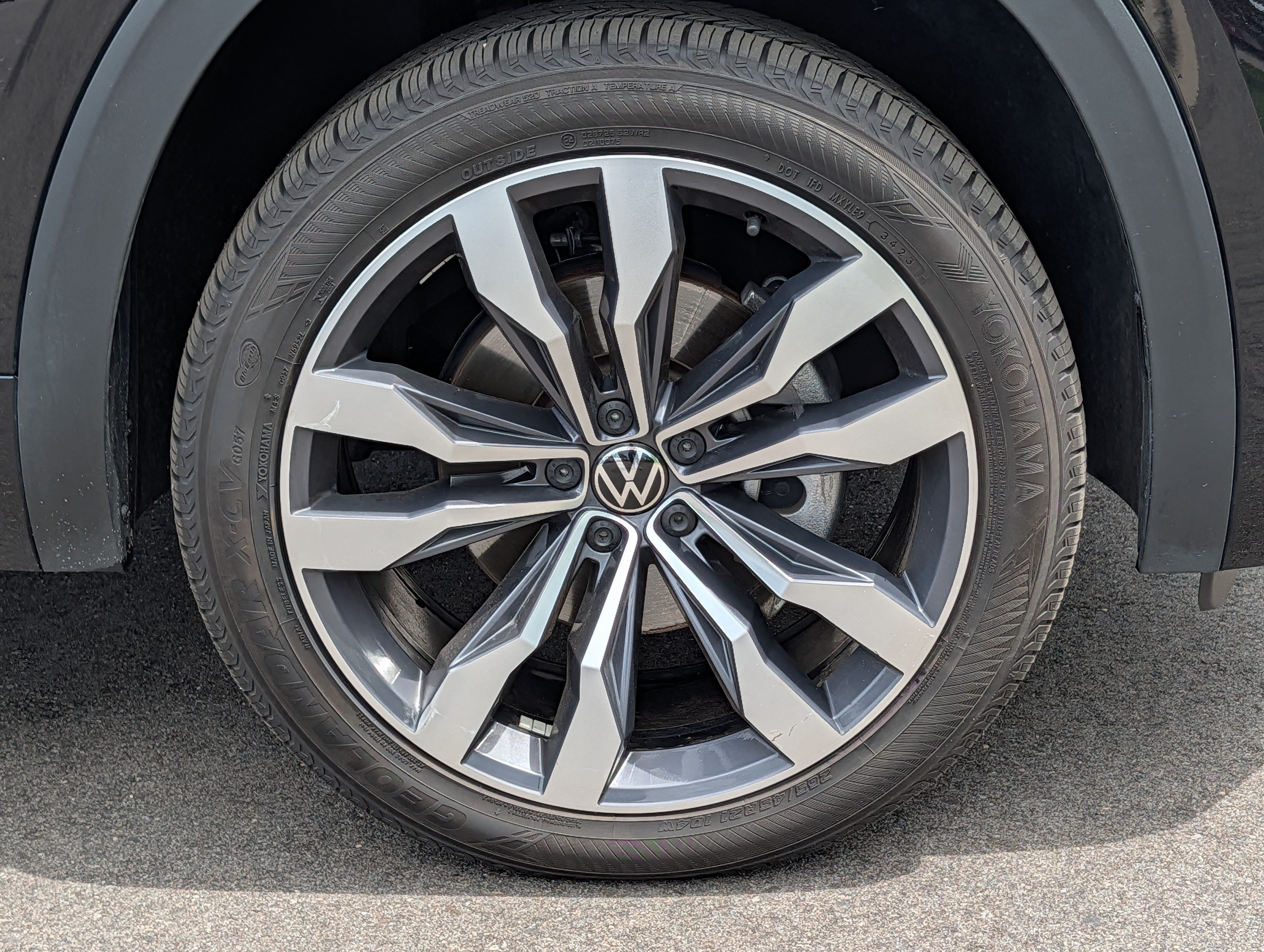 Certified 2021 Volkswagen Atlas Cross Sport SEL R-Line w/ Cross Sport MDO Package AWD/4WD image 15
