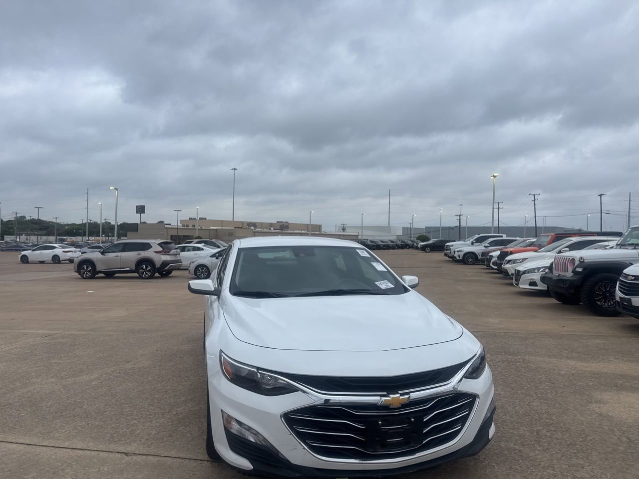 Used 2024 Chevrolet Malibu LT image 3