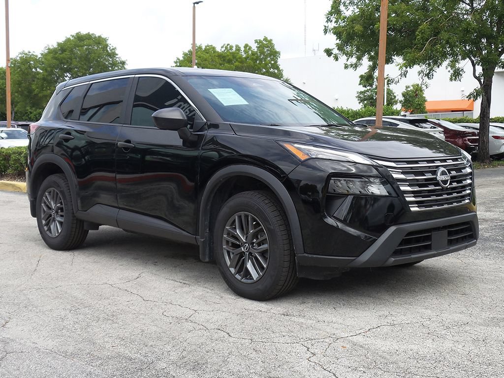 Used 2024 Nissan Rogue S FWD image 2