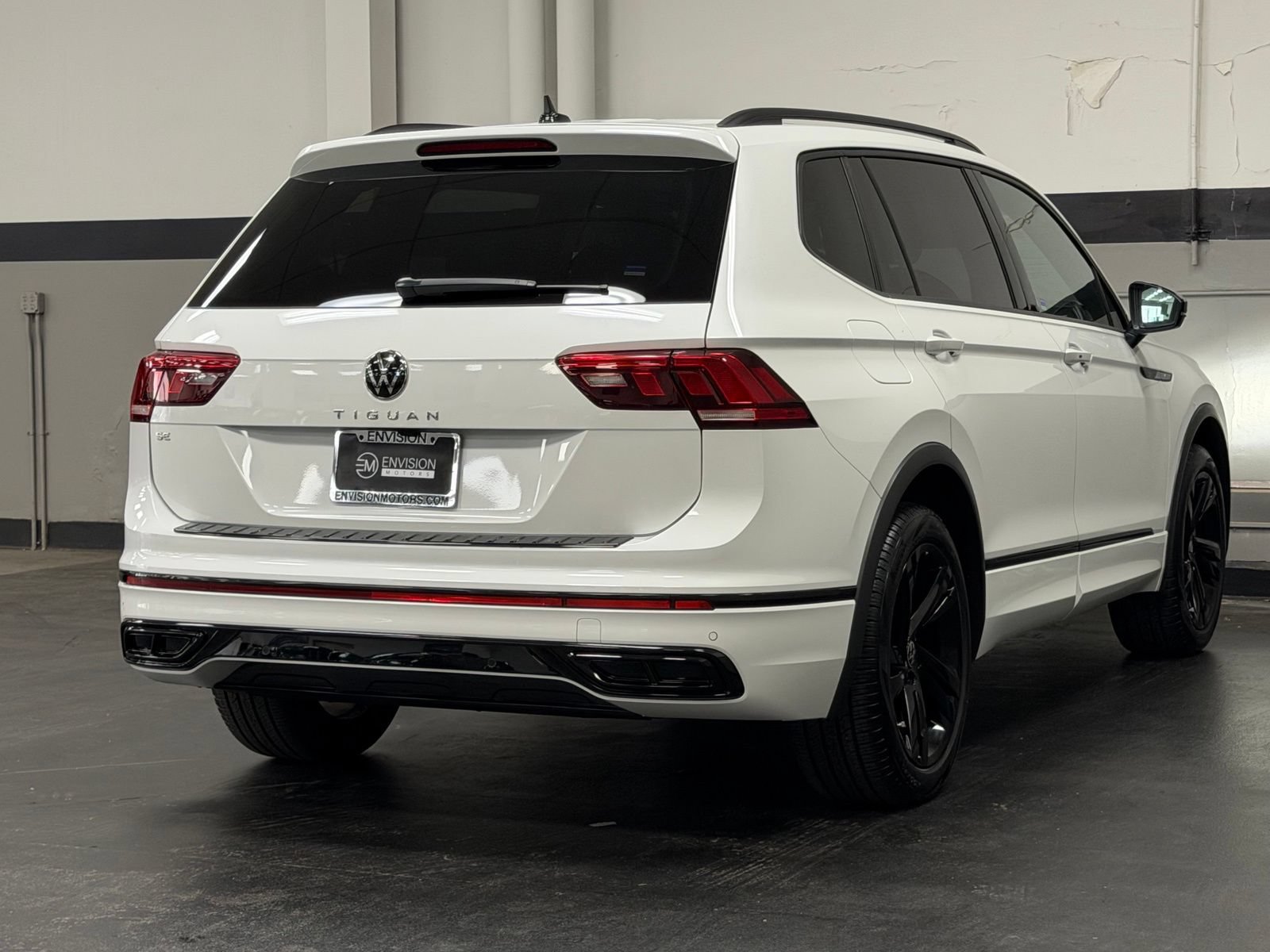 Used 2024 Volkswagen Tiguan SE R-Line FWD image 12