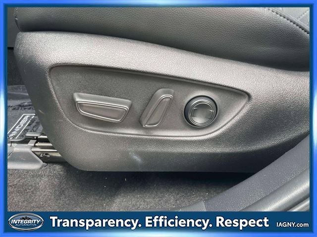 Used 2024 Toyota Highlander Platinum FWD image 19