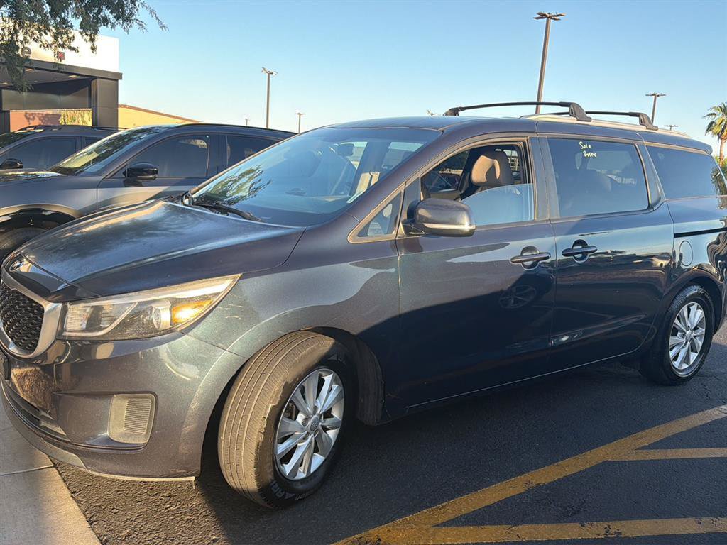 Used 2016 Kia Sedona LX w/ LX Convenience Package FWD image 2