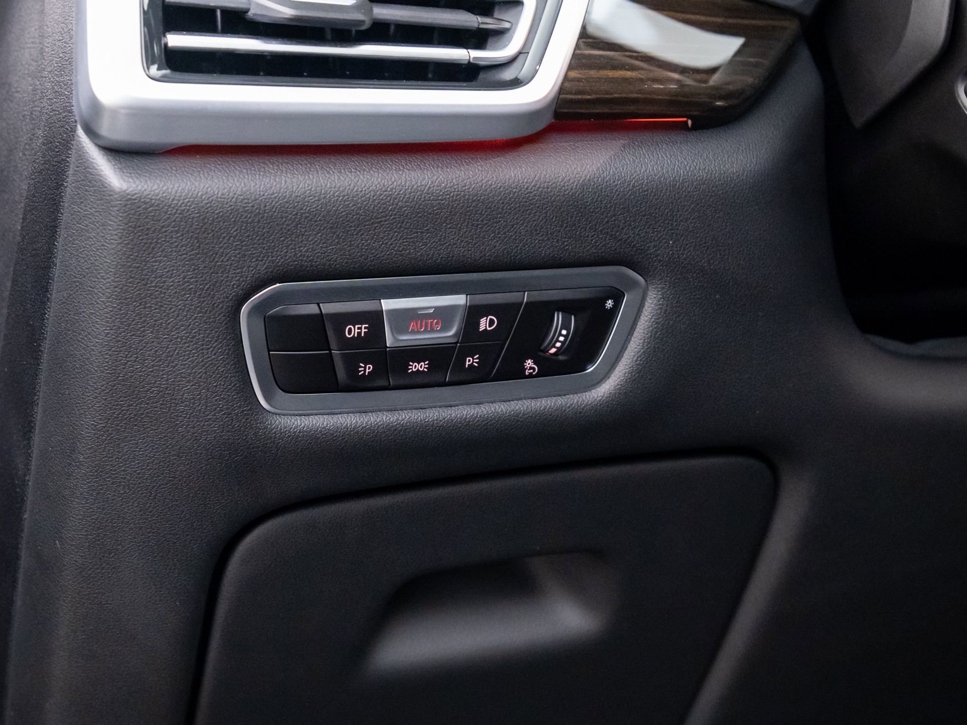 Used 2023 BMW X6 xDrive40i w/ Climate Comfort Package image 20