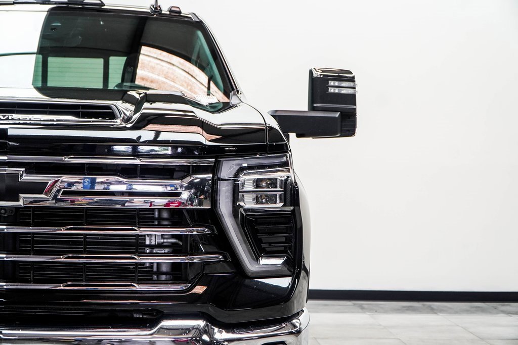 Used 2024 Chevrolet Silverado 3500 LTZ w/ LTZ Premium Package image 4