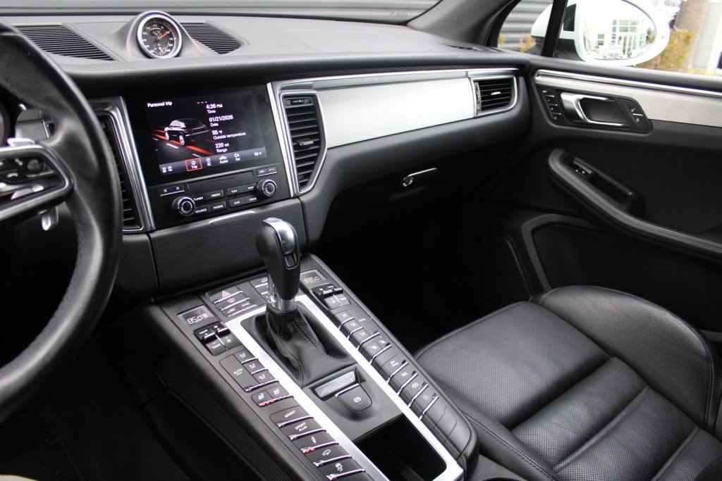 Certified 2017 Porsche Macan GTS image 23