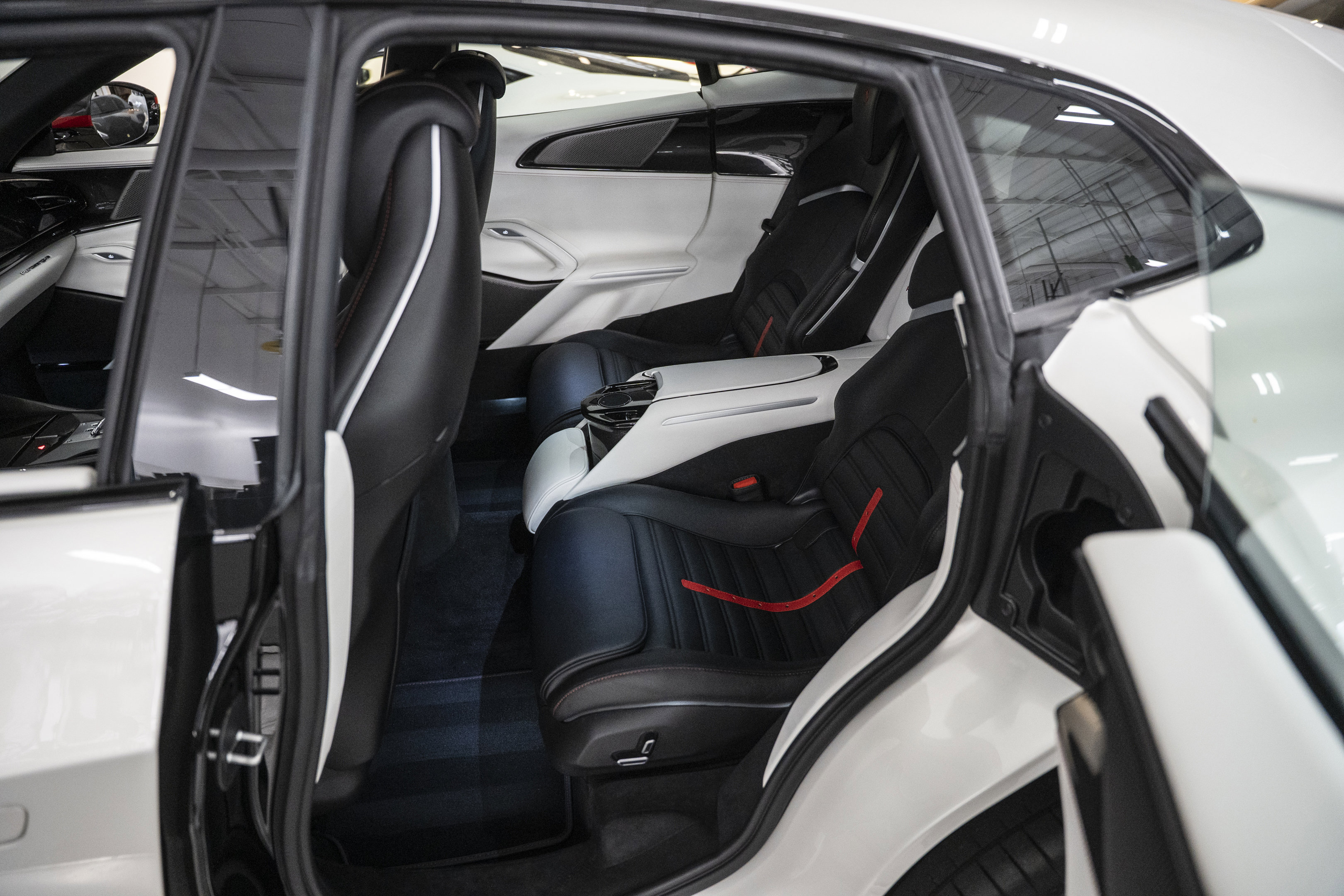 Certified 2024 Ferrari Purosangue AWD image 37