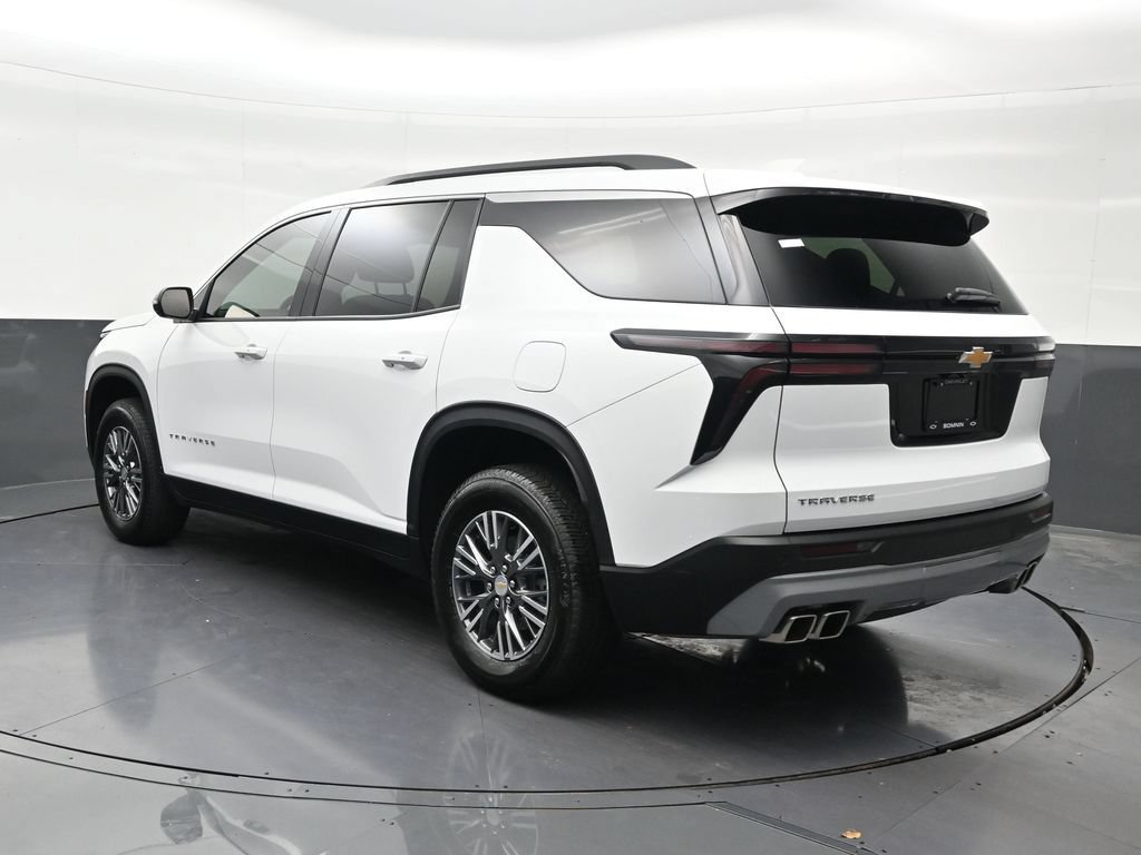 Used 2026 Chevrolet Traverse LT FWD image 3