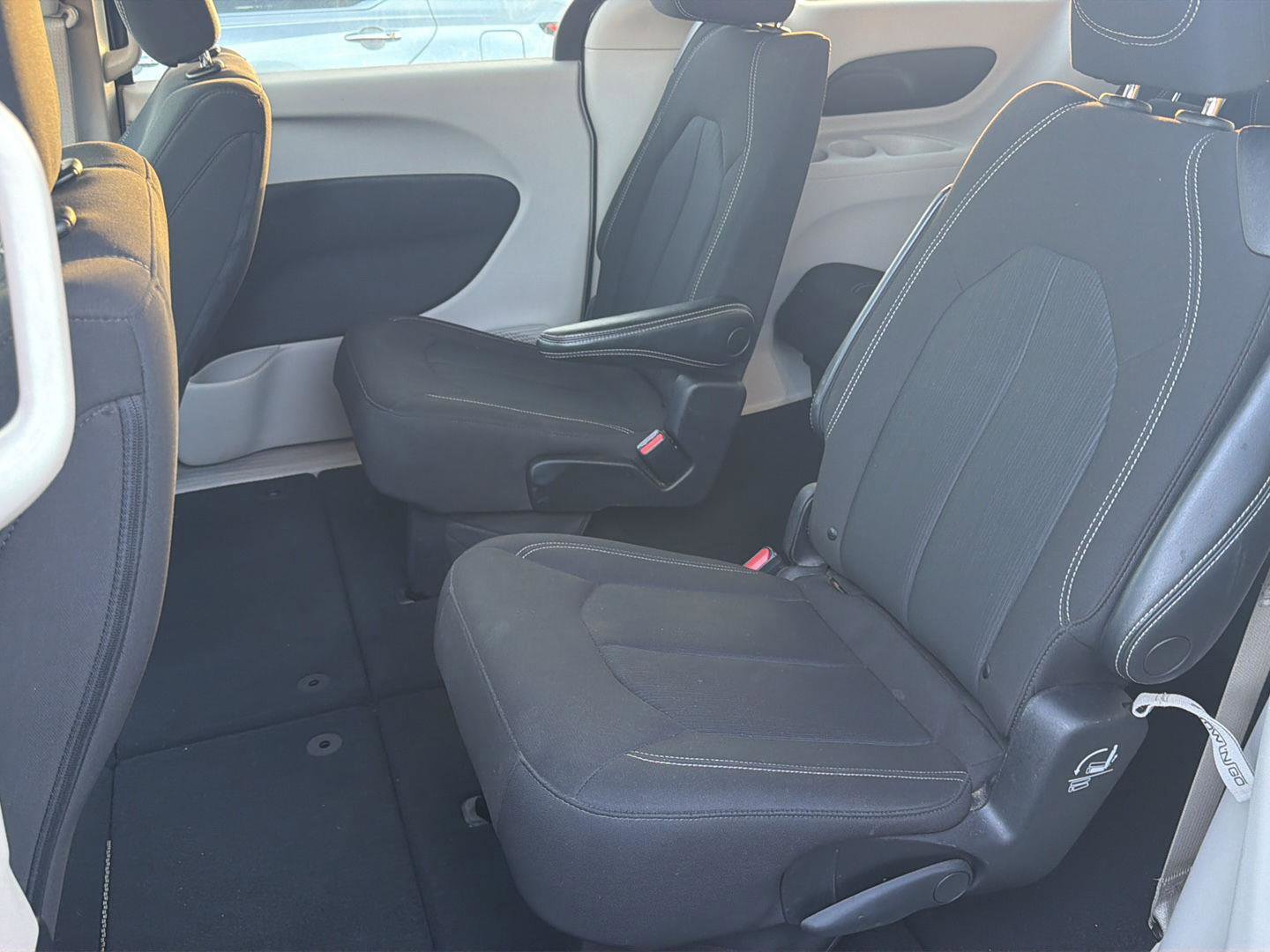 Used 2023 Chrysler Voyager LX FWD image 8