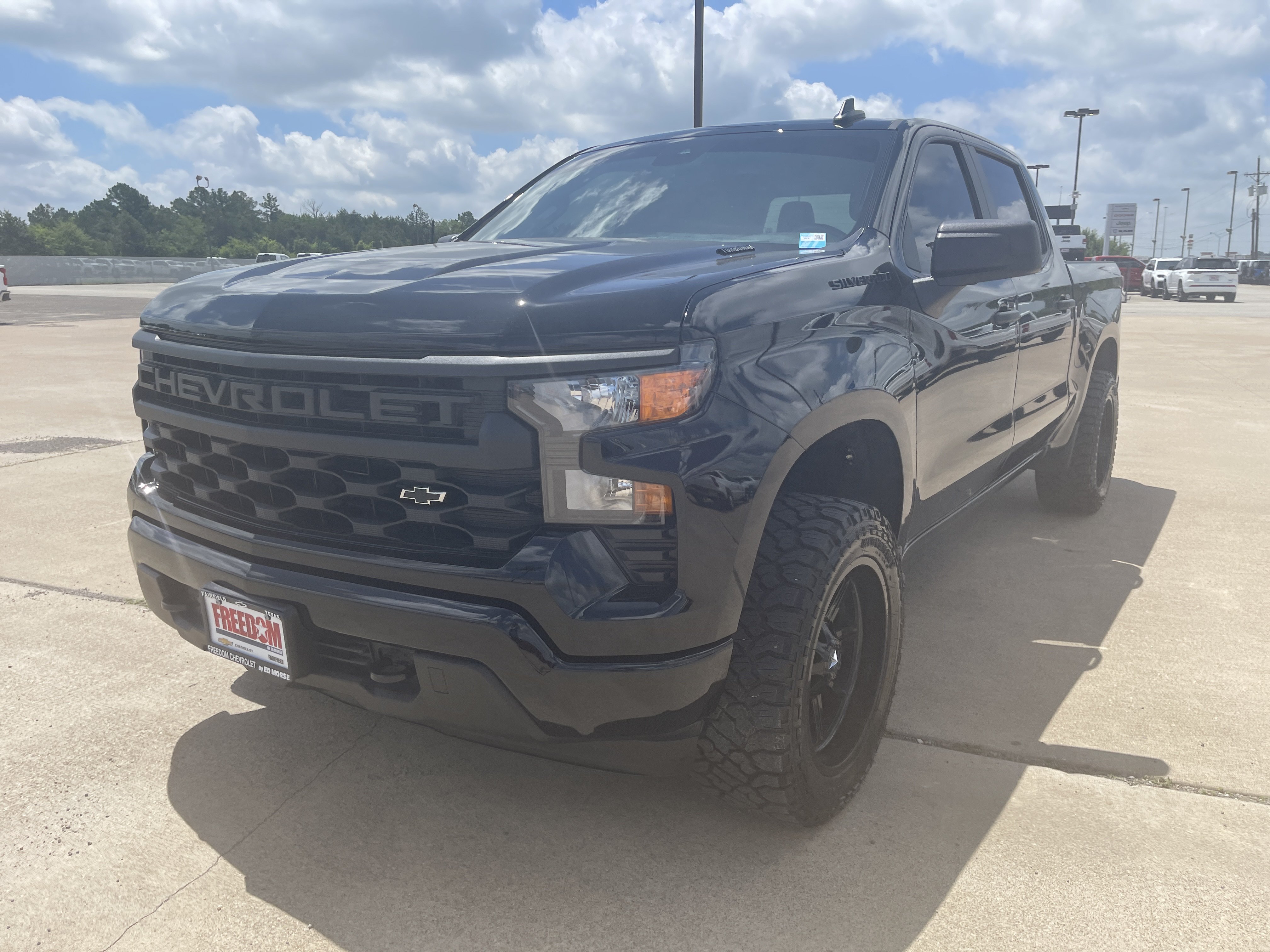 Used 2025 Chevrolet Silverado 1500 Custom w/ Turbomax Blackout Package AWD/4WD image 8