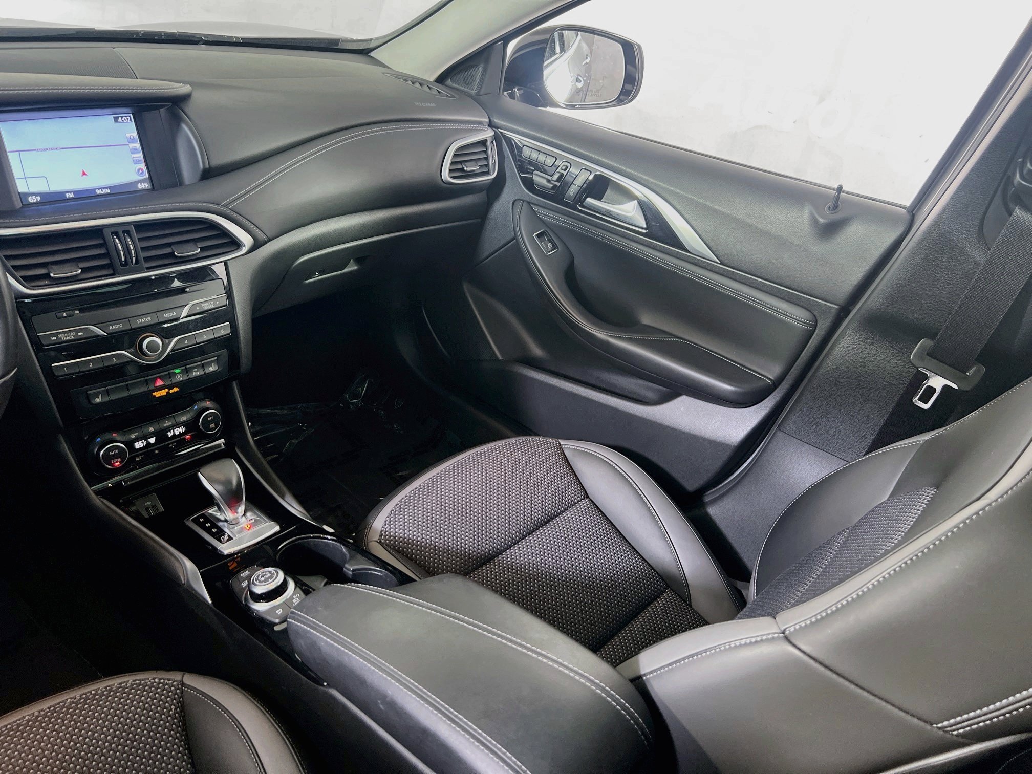 Used 2019 INFINITI QX30 AWD w/ Navigation Package image 24