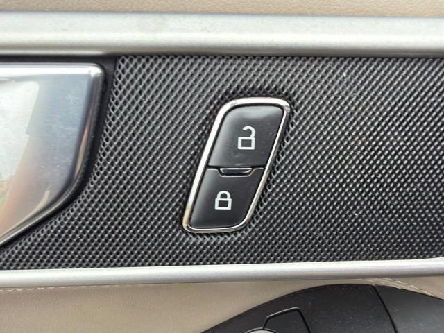 Used 2020 Ford Explorer XLT w/ Equipment Group 202A AWD/4WD image 28