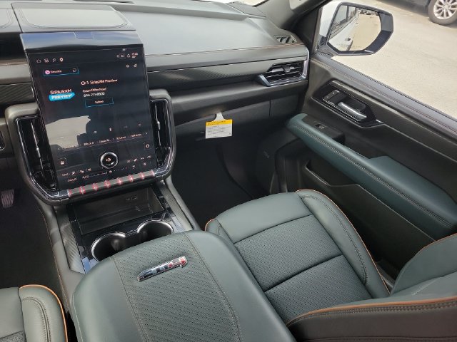 Used 2025 GMC Yukon AT4 w/ AT4 Premium Package AWD/4WD image 18