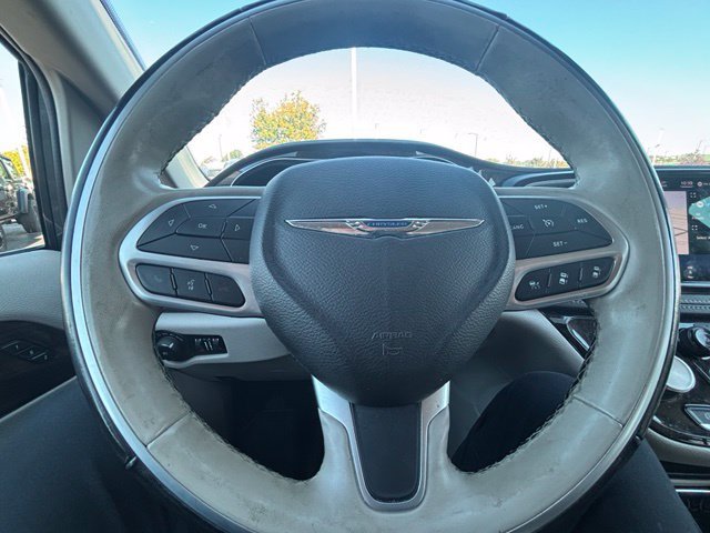 Used 2021 Chrysler Pacifica Limited w/ Premium & Safety Sphere Group AWD/4WD image 16