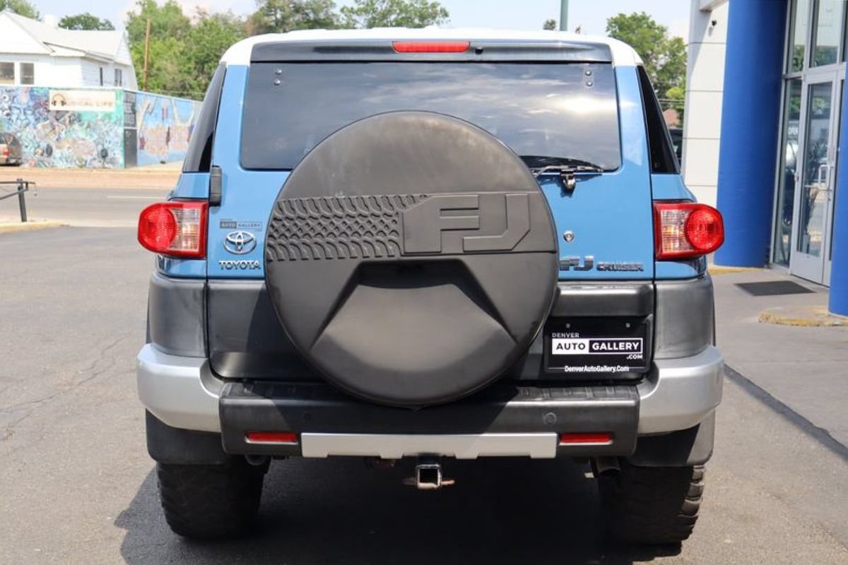 Used 2011 Toyota FJ Cruiser 4WD w/ Upgrade Pkg image 4