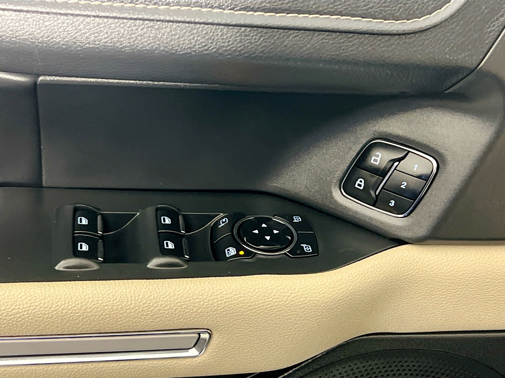 Used 2024 Ford Expedition Max Limited image 16