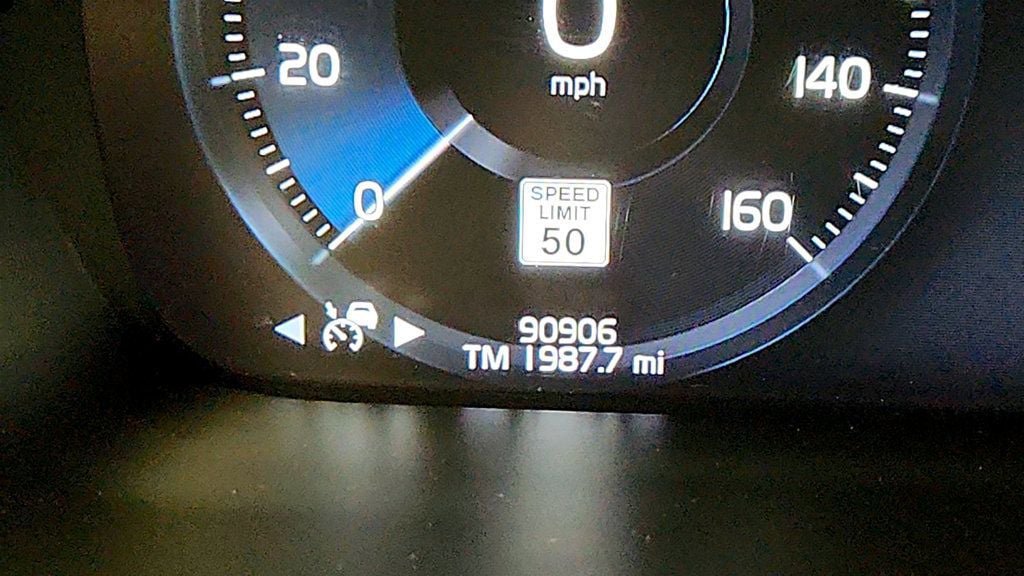 Used 2017 Volvo XC90 T8 R-Design w/ Vision Package image 16