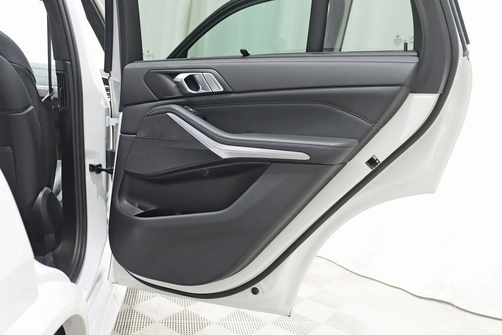 Used 2022 BMW X5 xDrive40i w/ M Sport Package image 42