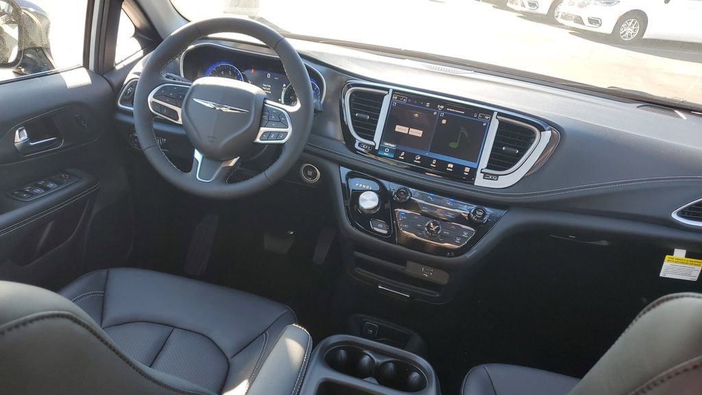 New 2026 Chrysler Pacifica Select image 12