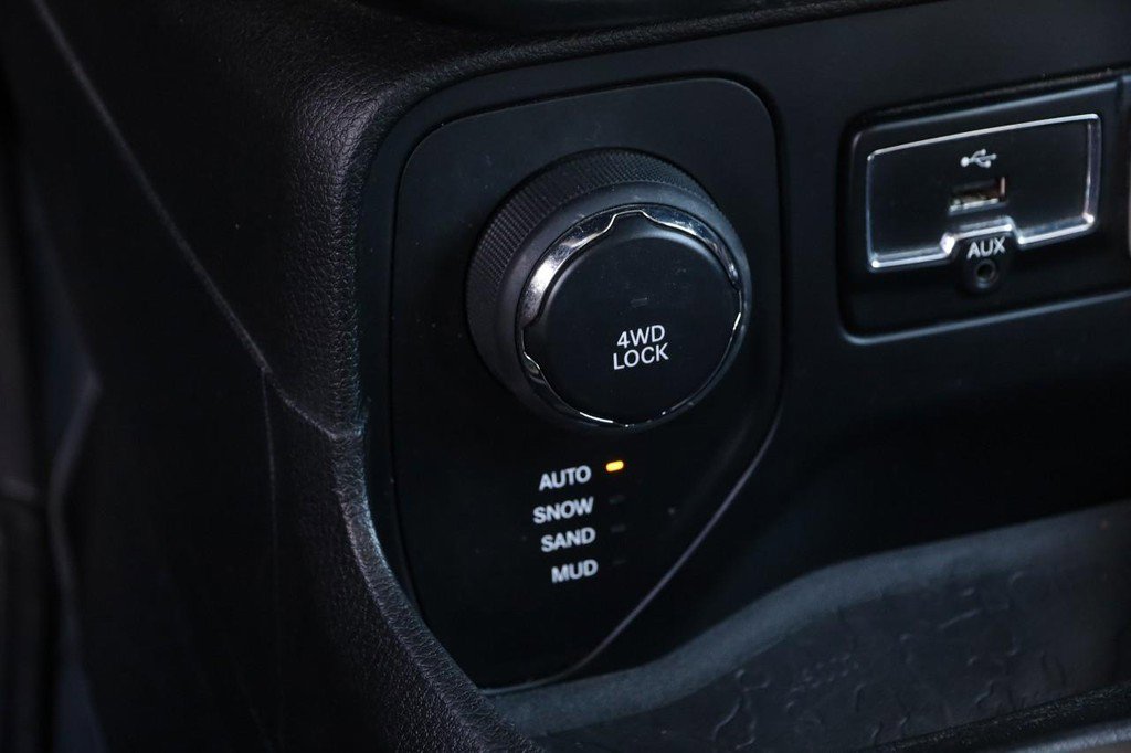 Used 2017 Jeep Renegade Latitude image 19