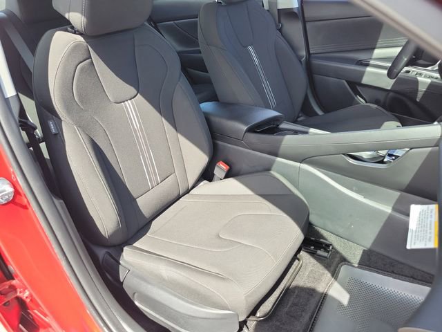 Used 2025 Hyundai Elantra Blue image 19
