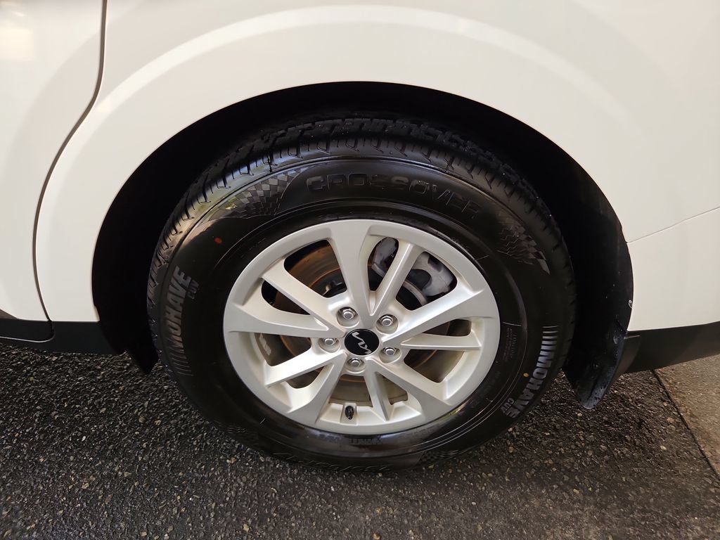 Used 2024 Kia Carnival LX FWD image 32