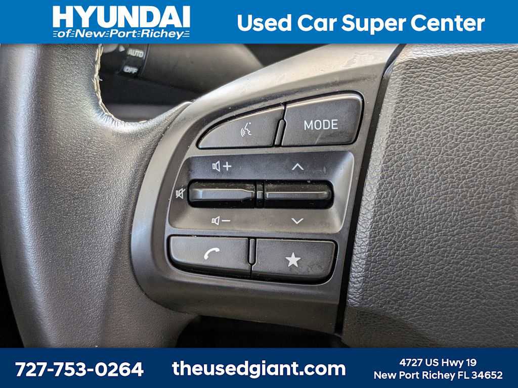 Used 2023 Hyundai Venue Limited image 26