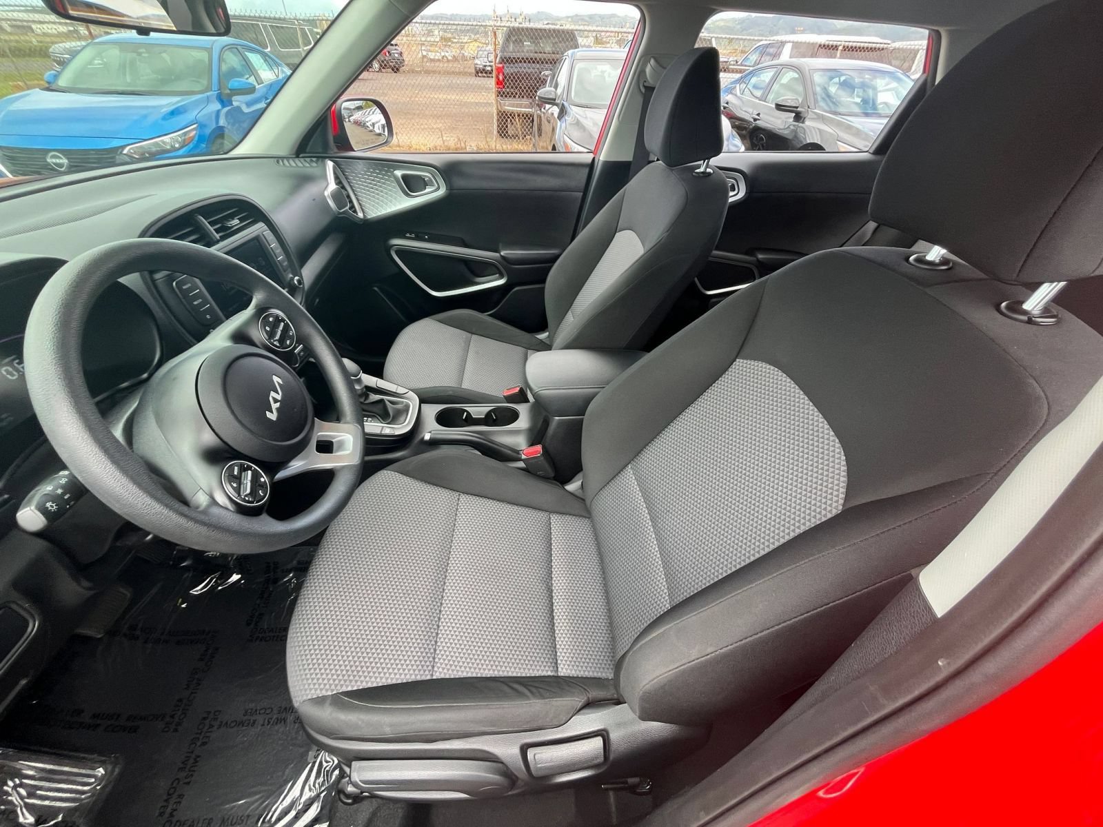 Used 2025 Kia Soul LX w/ LX Technology Package FWD image 24