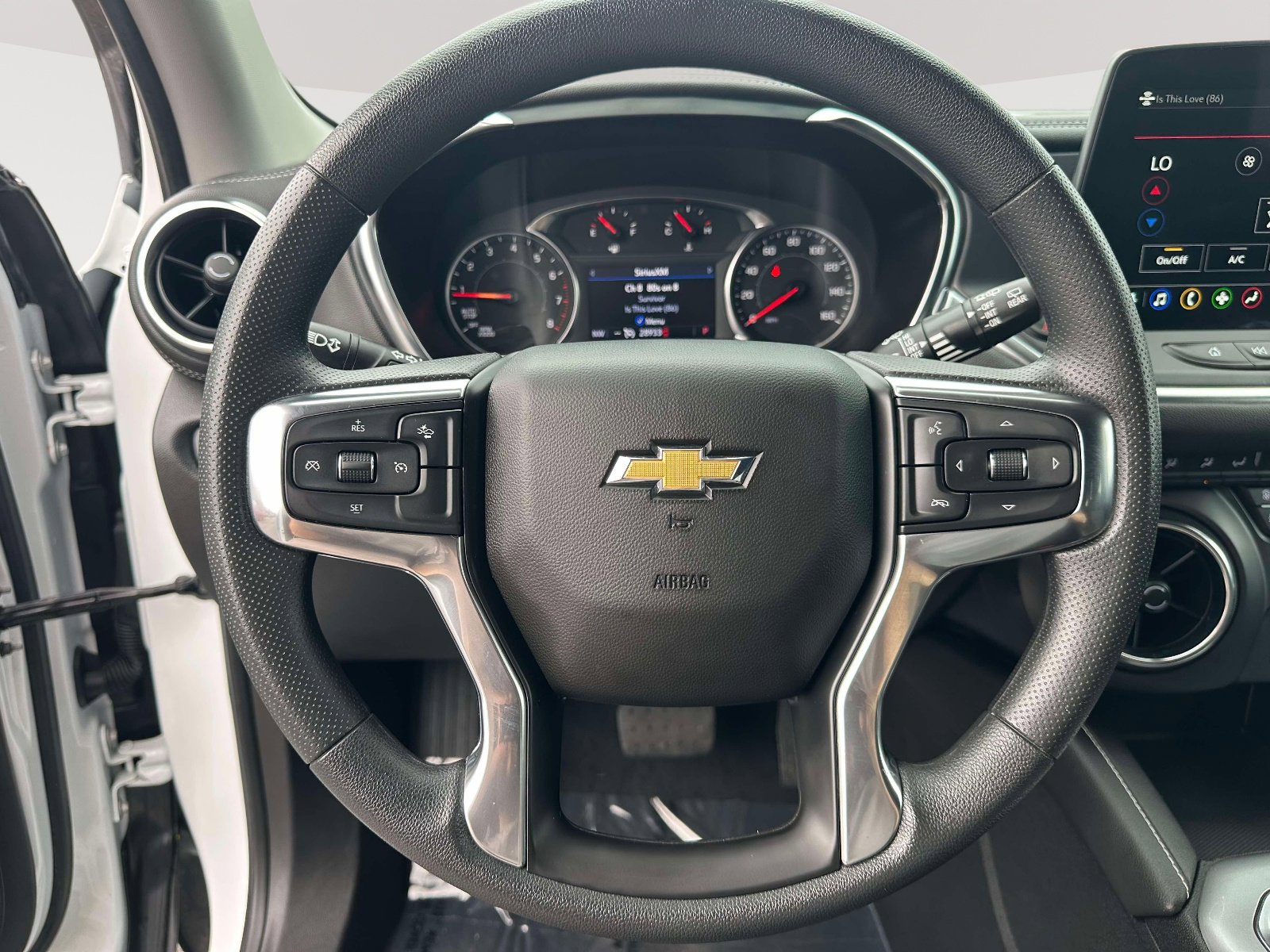 Used 2025 Chevrolet Blazer LT image 15