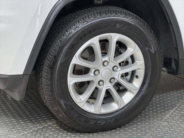 Certified 2021 Jeep Grand Cherokee Laredo X AWD/4WD image 9