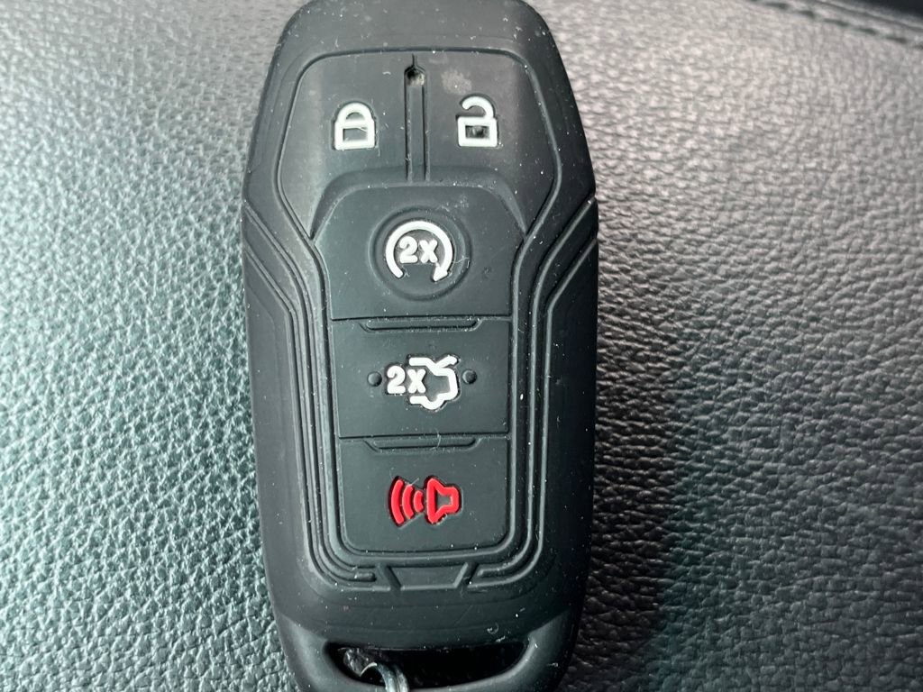 Used 2017 Ford Explorer XLT w/ Equipment Group 202A image 24