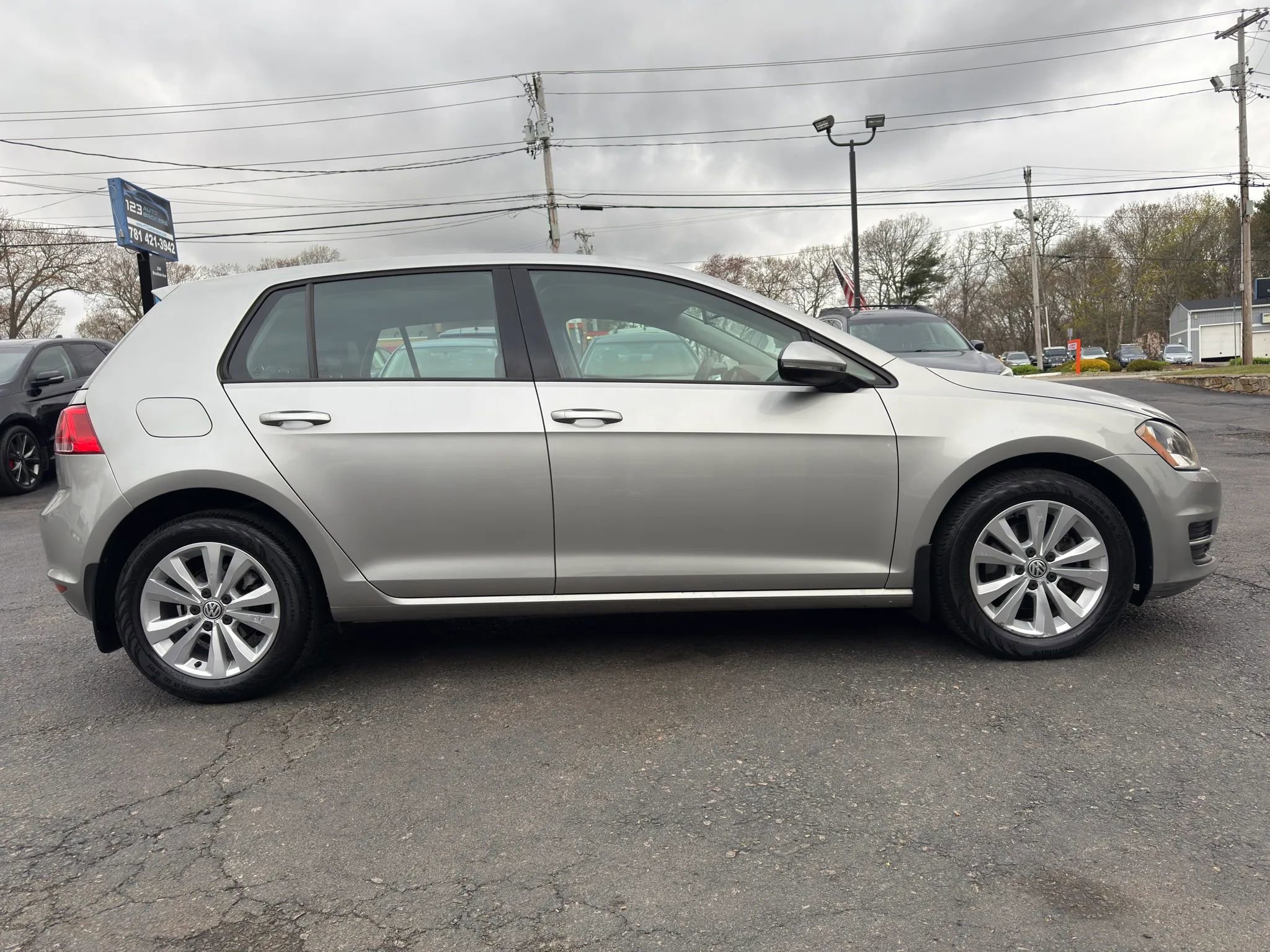 Used 2015 Volkswagen Golf TDI S FWD image 8