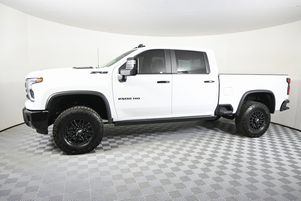 Used 2025 Chevrolet Silverado 2500 ZR2 w/ Technology Package image 2