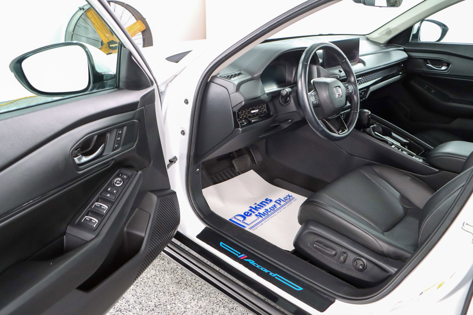 Used 2023 Honda Accord EX-L image 3