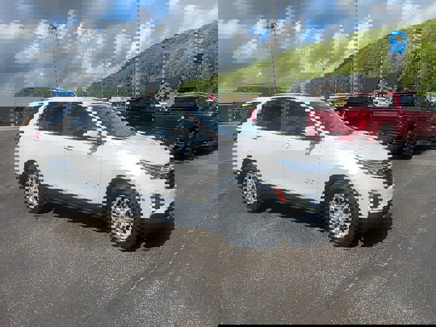 Used 2022 Chevrolet Equinox LT image 1