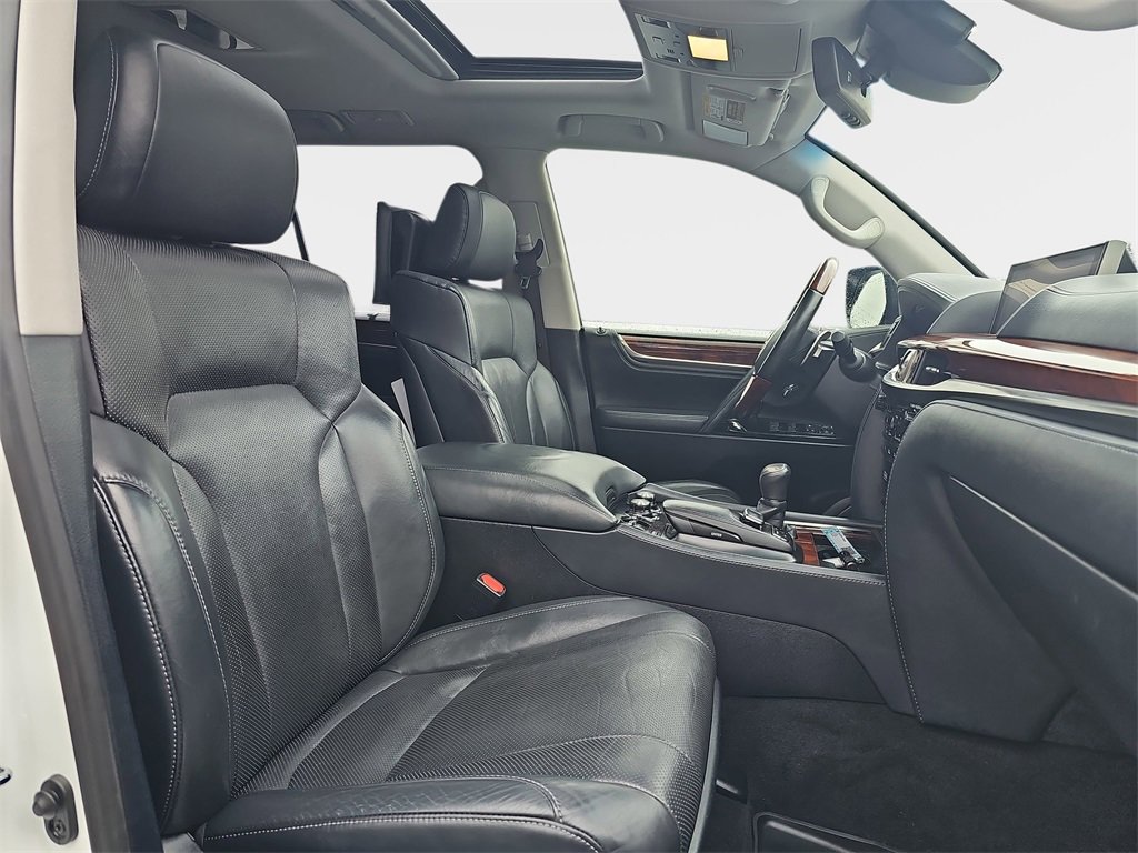 Used 2019 Lexus LX 570 4WD image 10