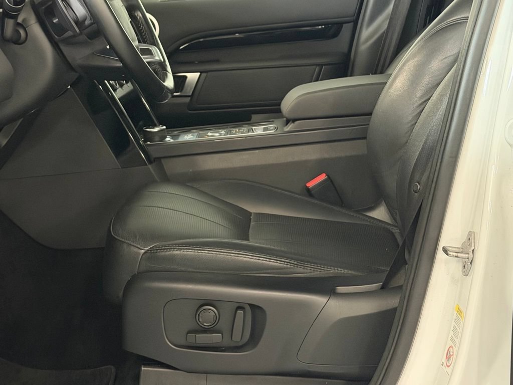 Used 2018 Land Rover Discovery SE AWD/4WD image 9