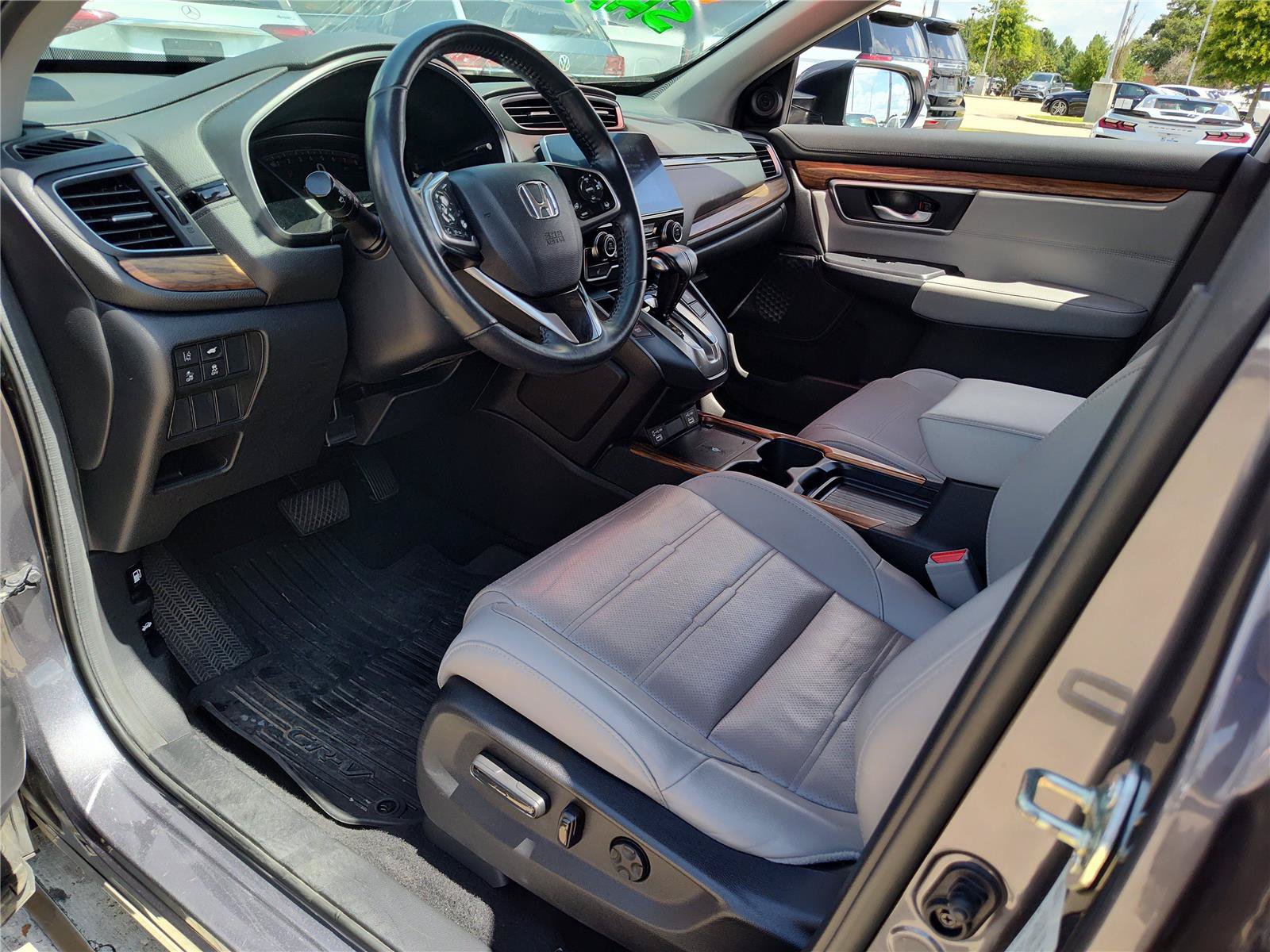 Used 2020 Honda CR-V Touring image 2