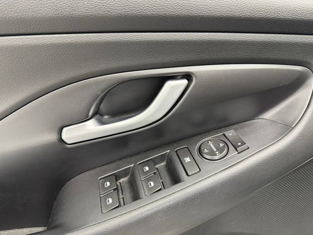 Used 2018 Hyundai Elantra GT image 34